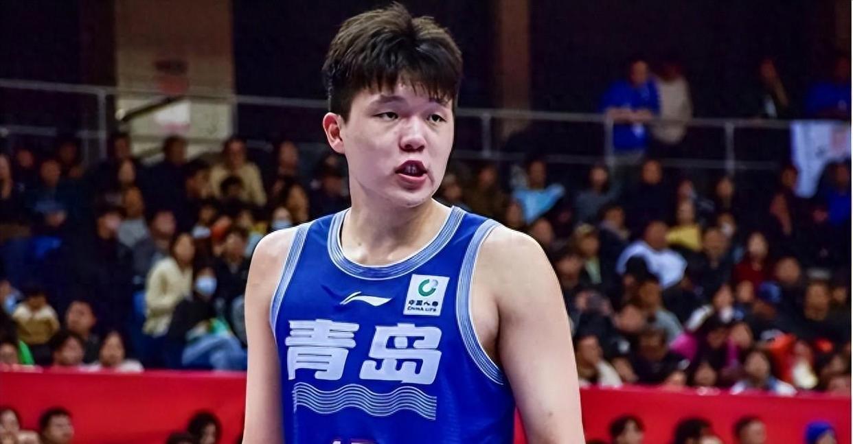 杨瀚森父母启程前往美国陪儿子参加NBA选秀大会的简单介绍