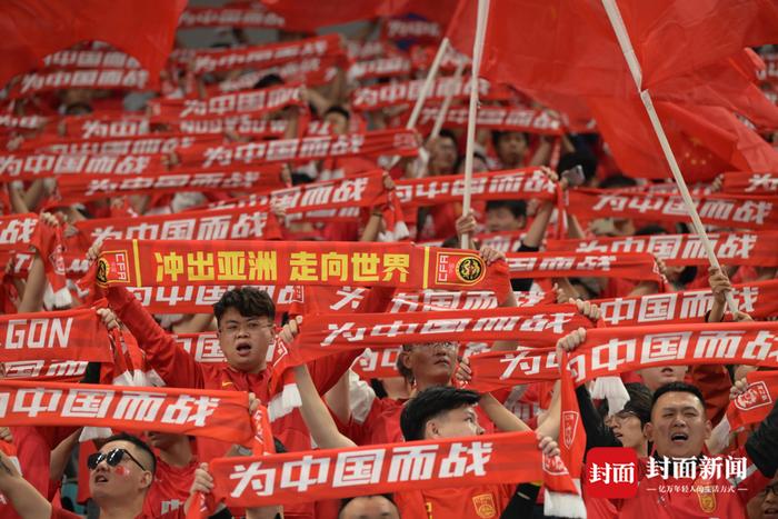 塔斯马尼亚联球迷现场助威，激发球队夺冠斗志的简单介绍