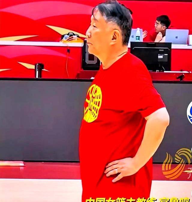 体育评论员对球员表现进行点评